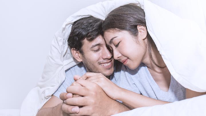 男人越来越离不开你的表现是什么？男人彻底爱上你的表现是什么